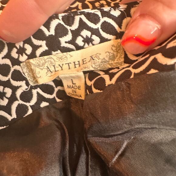 Alythea Black & White High Rise Shorts Size Large - Picture 4 of 5